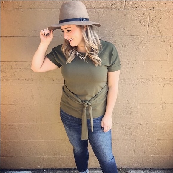 Meet your Posher, Rebekah- Poshmark Ambassador - Picture 4 of 5